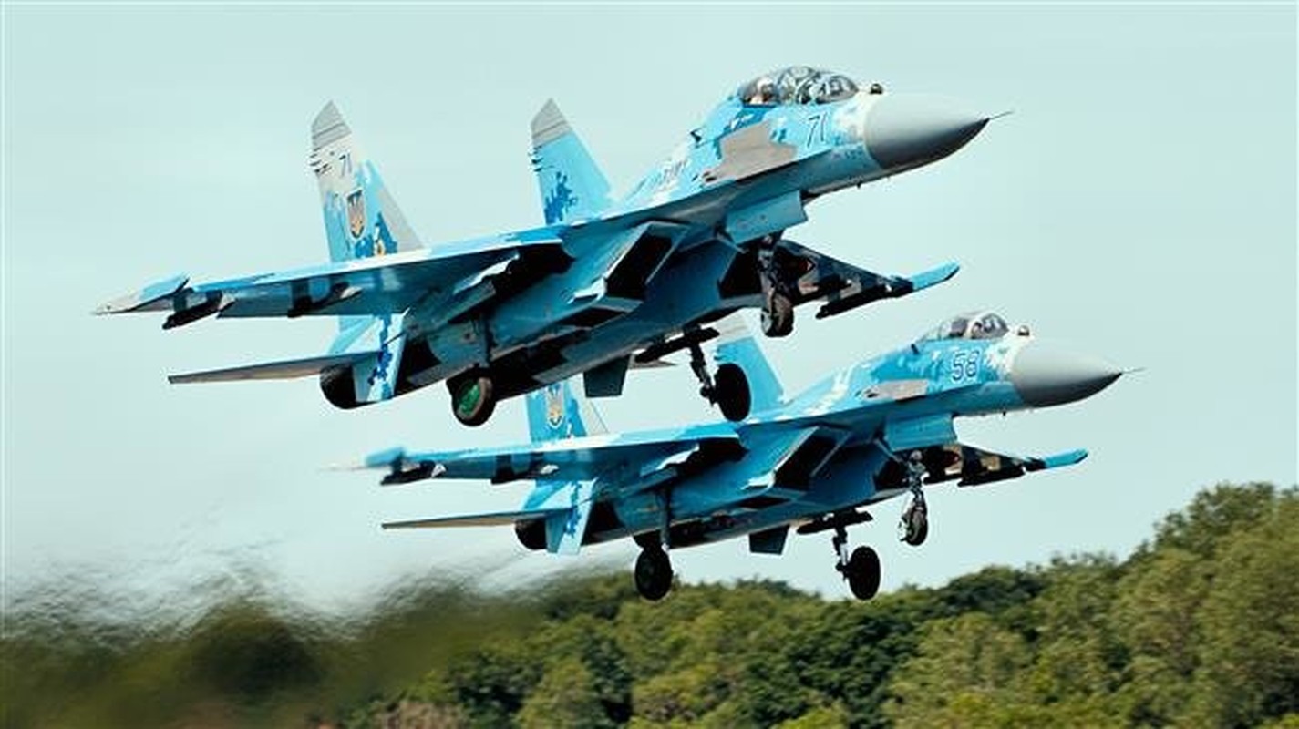 Ngay ton that cua Khong quan Ukraine, 7 chiec Su-27 bi tan cong-Hinh-16