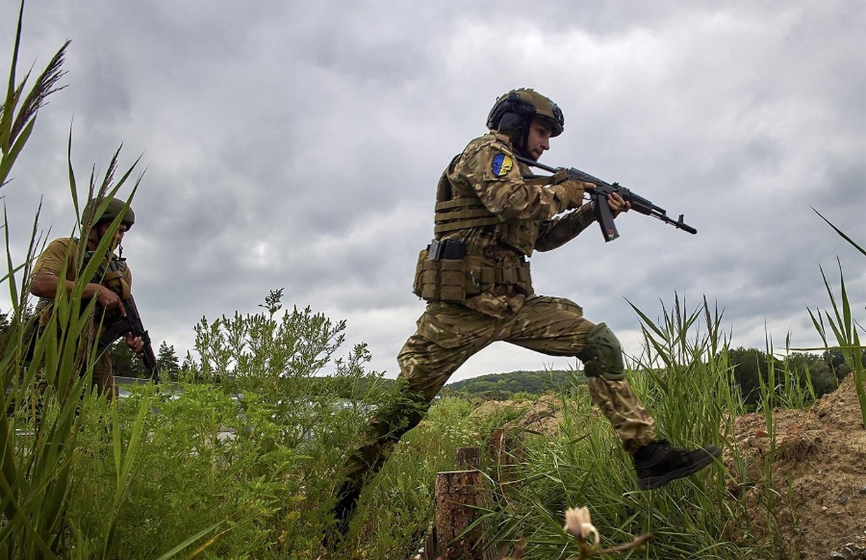 Quan Nga rut “luoi dao cuoi cung” cam sau vao nach “thu do” Donetsk-Hinh-14