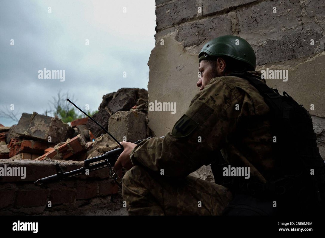 Thanh pho Toretsk o Donetsk dang “oan lung” chong lai cac dot tan cong-Hinh-8