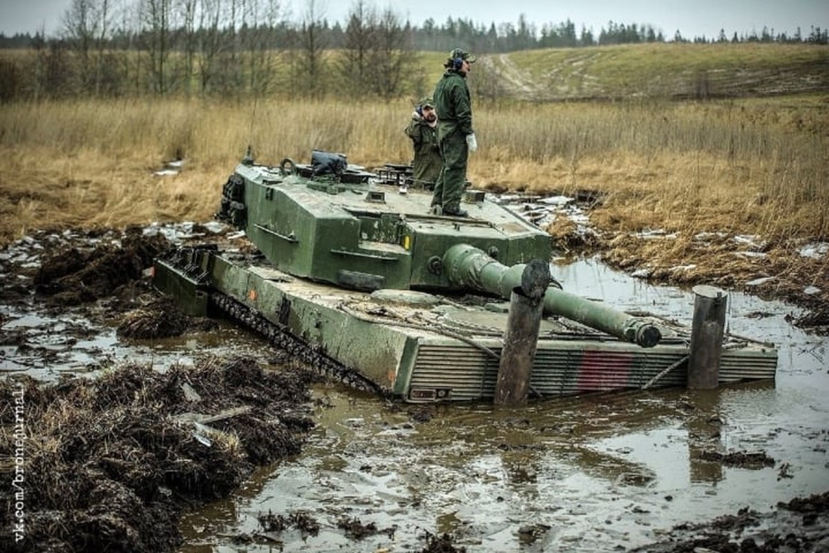 Tran dau tang giua T-72B3 va Leopard 2A4 tren chien truong Ukraine-Hinh-8