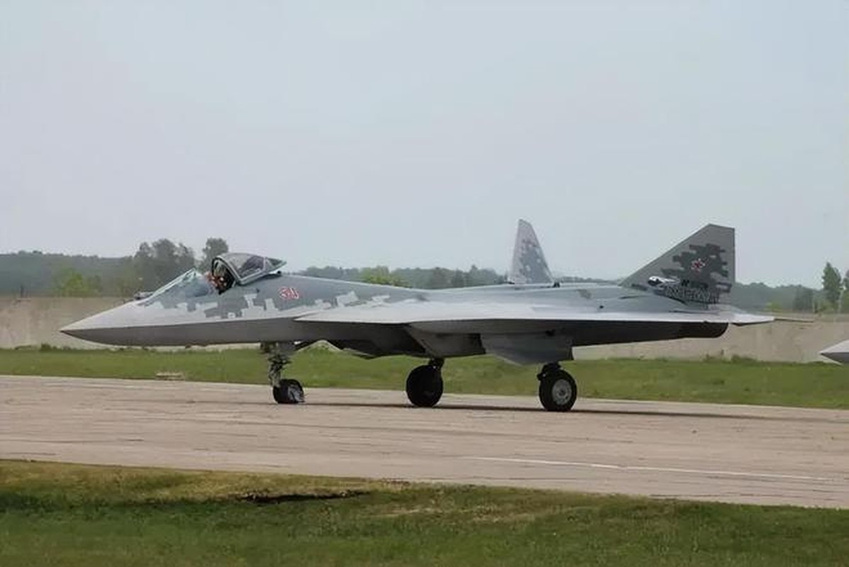 May bay F-16 cua Ukraine an nap o dau, Nga 