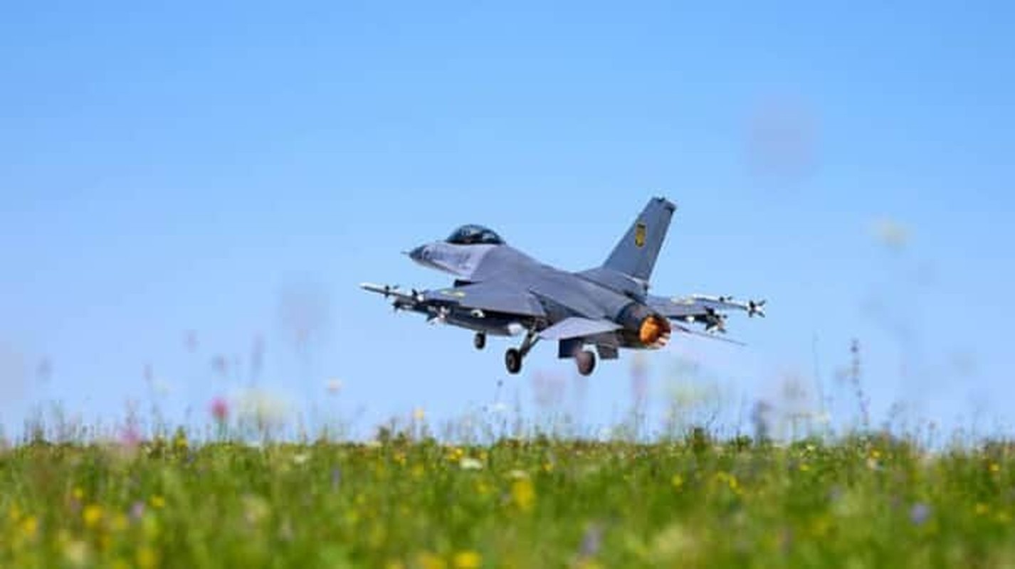 View - 	Tranh cãi vụ rơi F-16 của Ukraine, do hỏa lực Nga tấn công