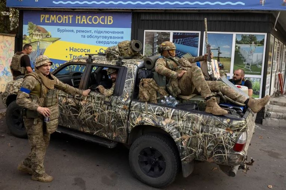 View - 	Hai lữ đoàn Ukraine phản công, Su-34 thả bom tấn ngăn chặn