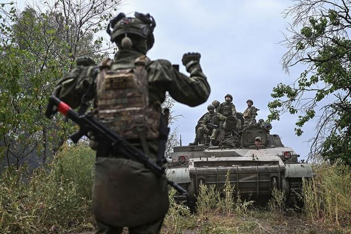 Tuong Syrsky dieu chinh chien thuat, rut quan tu Kursk ve Donbass-Hinh-14