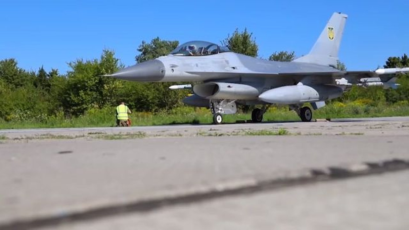 Chan dong: Bon chiec F-16 cua Ukraine bi ten lua Kinzhal pha huy-Hinh-9