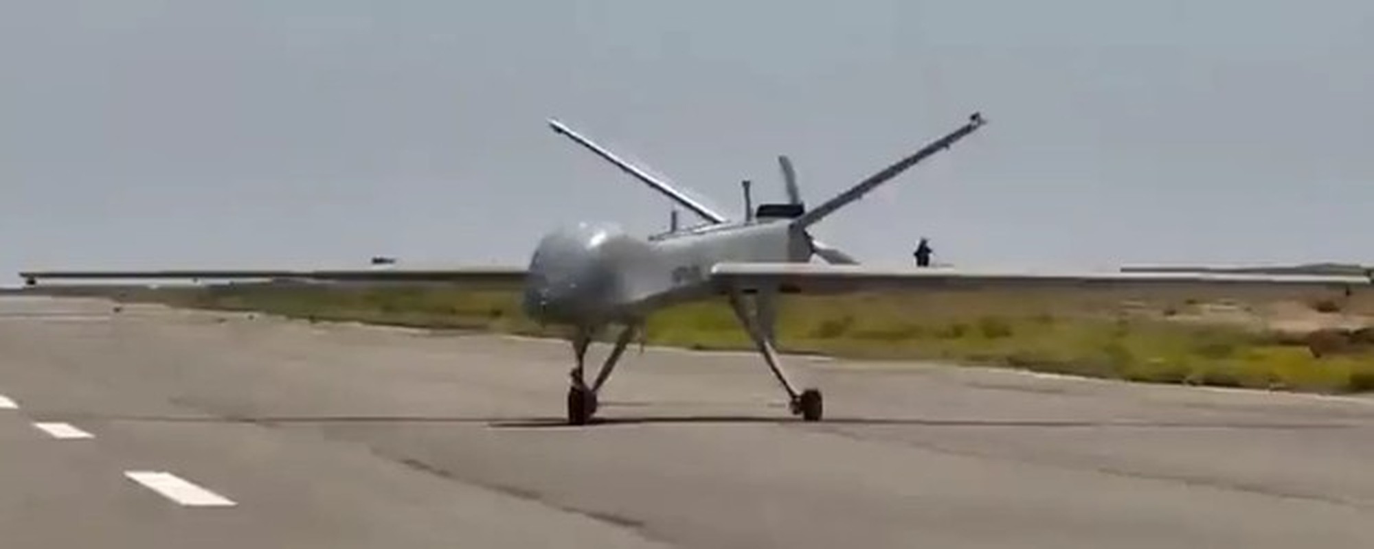 Israel “bang hoang” phat hien chip My trong UAV Iran-Hinh-12