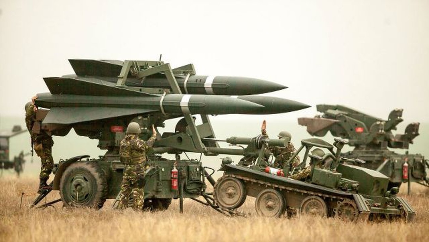 Su-57 xuat kich, pha huy he thong phong khong Hawk cua Ukraine-Hinh-2