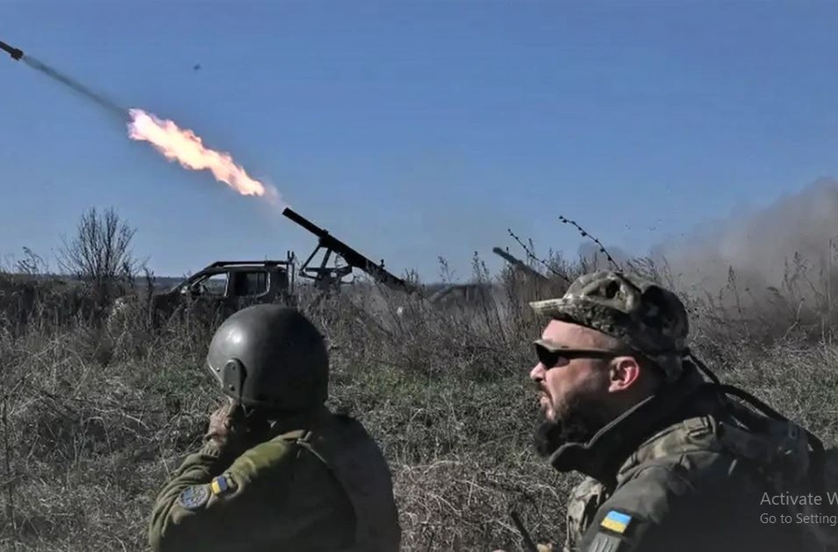 3.000 quan Azov bi danh bai, tuyen phong thu Donbass vo tran-Hinh-7