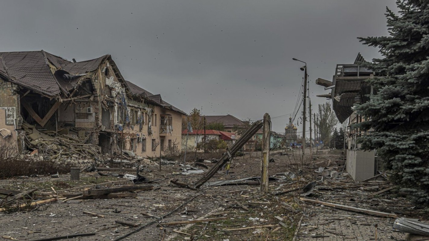 Quan doi Nga dang bung no o mat tran nam Donetsk-Hinh-13