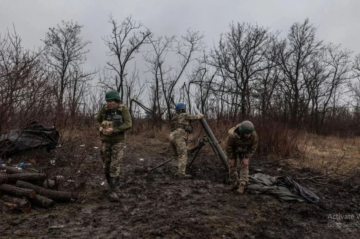 Quan doi Nga dang bung no o mat tran nam Donetsk-Hinh-7