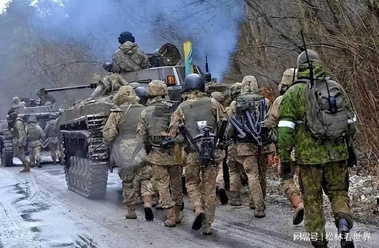 Ukraine dua quan o Kursk tang vien tro lai cho mat tran Pokrovsk-Hinh-3