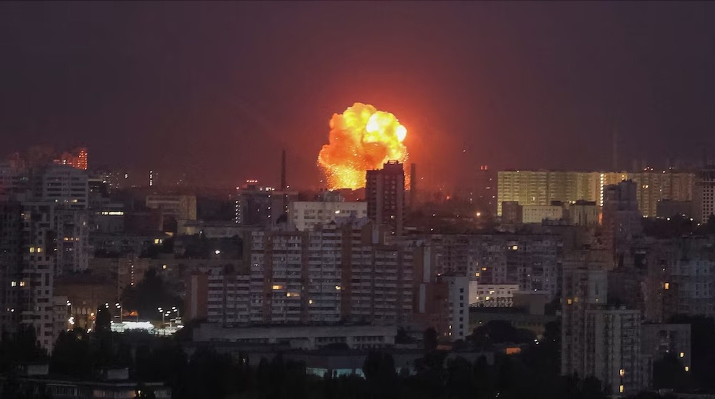 Don khong kich cua Nga vao Kiev, pha huy doan tau vu khi My-Hinh-14