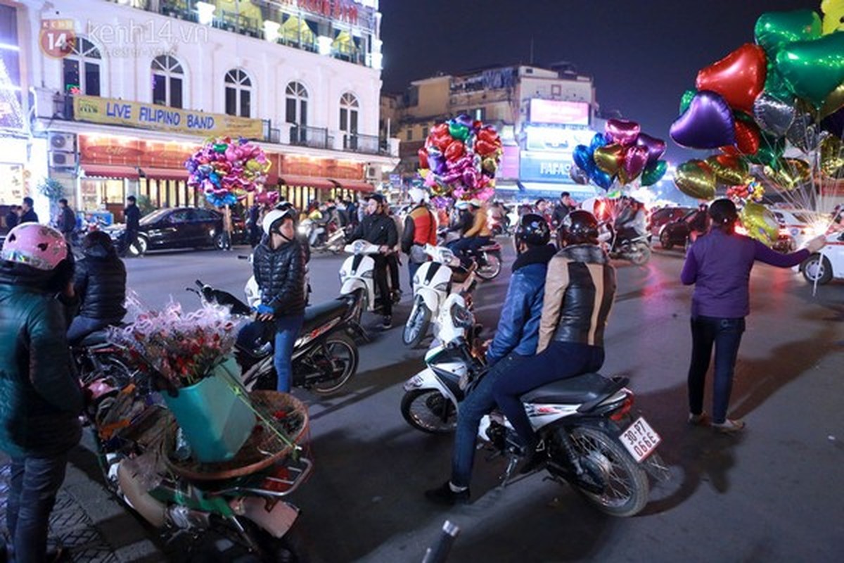 Thanh nien Ha Noi choi gi, di dau dip Valentine 2015?-Hinh-2