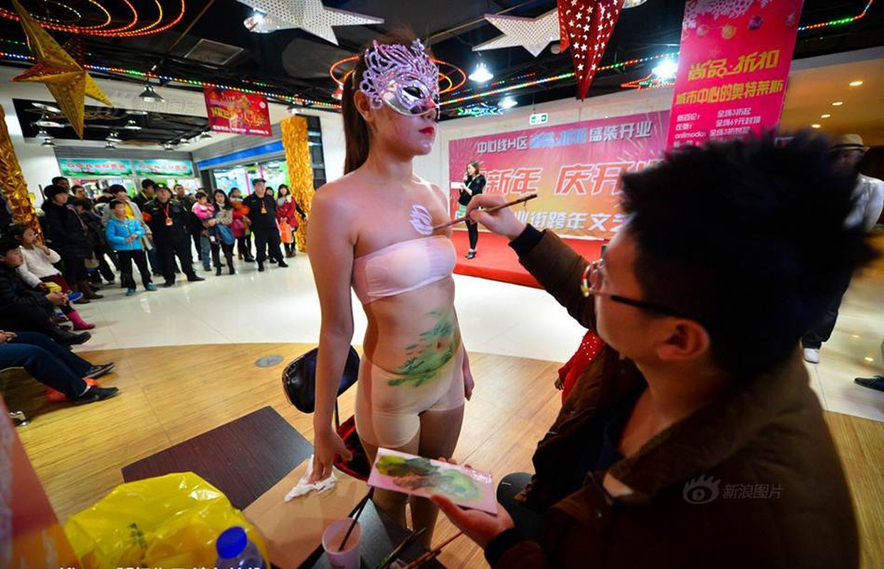 Chuyen nghe day kho cuc cua mau nu body painting-Hinh-7