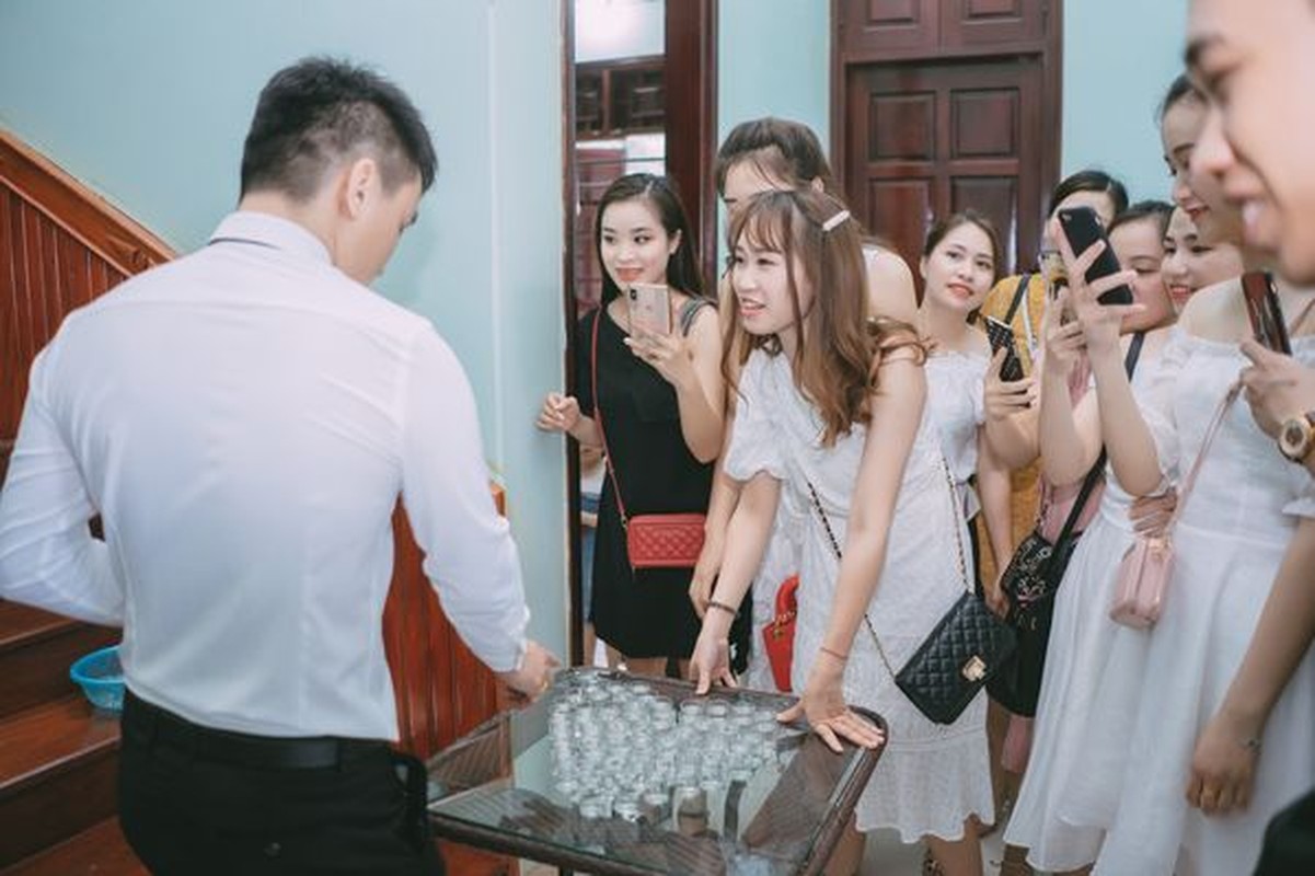 Di hoi vo, chu re bi thach cuoi la khien hoi anh em cuoi ngat ngheo-Hinh-6