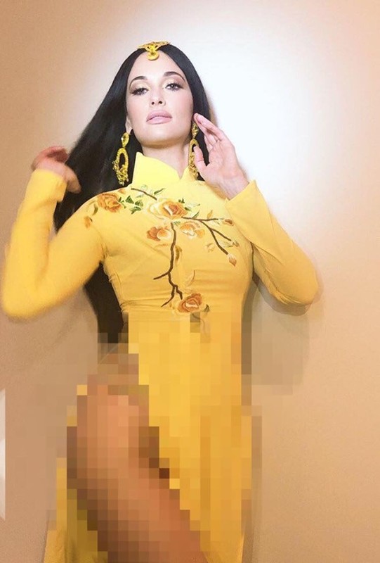 Mac ao dai “quen” quan nu ca si nhac dong que bi CDM “nem da” du doi