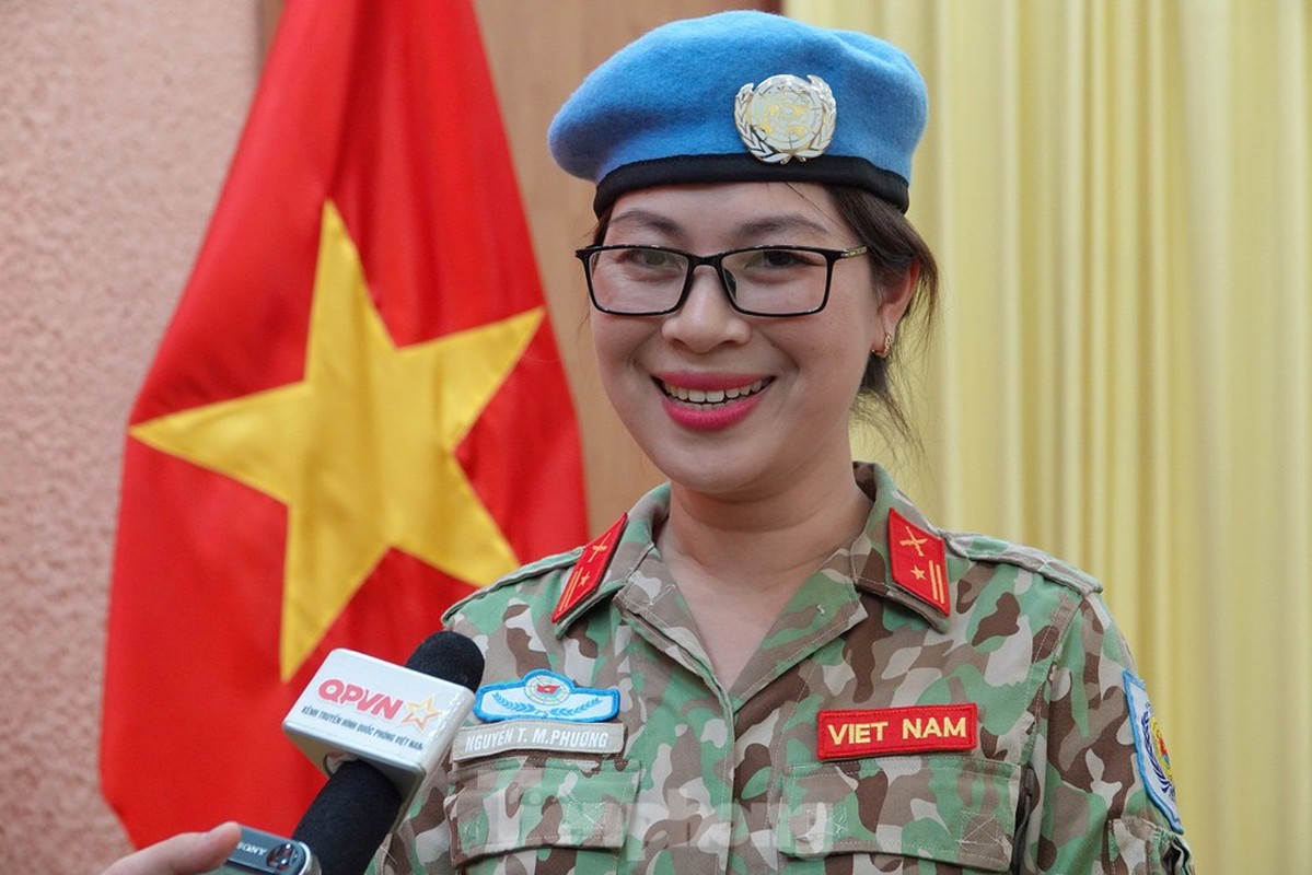 Nguong mo nu thieu ta Minh Phuong di gin giu hoa binh tai Nam Sudan-Hinh-5