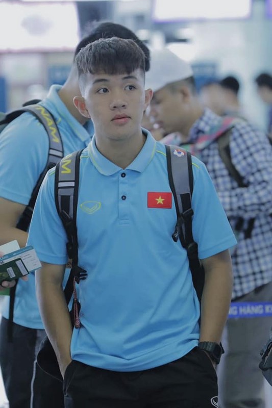 Chang cau thu U19 Viet Nam gay me nho guong mat “bung ra sua”-Hinh-2