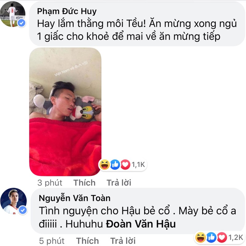 Gianh HCV SEA Games, Duc Huy hua tang qua het hon cho U22 Viet Nam-Hinh-3