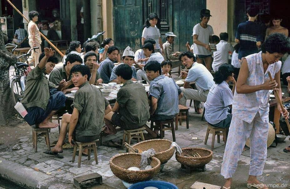 Thich thu bo anh Ha Noi xua: Khong khoi bui o nhiem, yen binh den la lung-Hinh-7