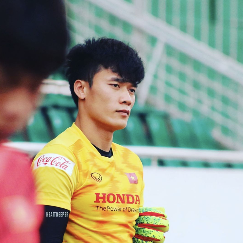 U23 Viet Nam chot danh sach, Bui Tien Dung tho phao, quay tung bung