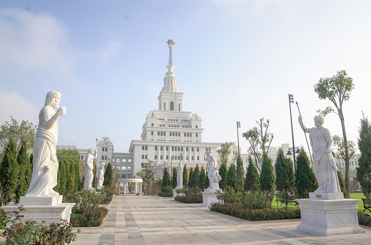 Dai hoc VinUni vo van goc song ao dep nhu lau dai Chau Au-Hinh-3