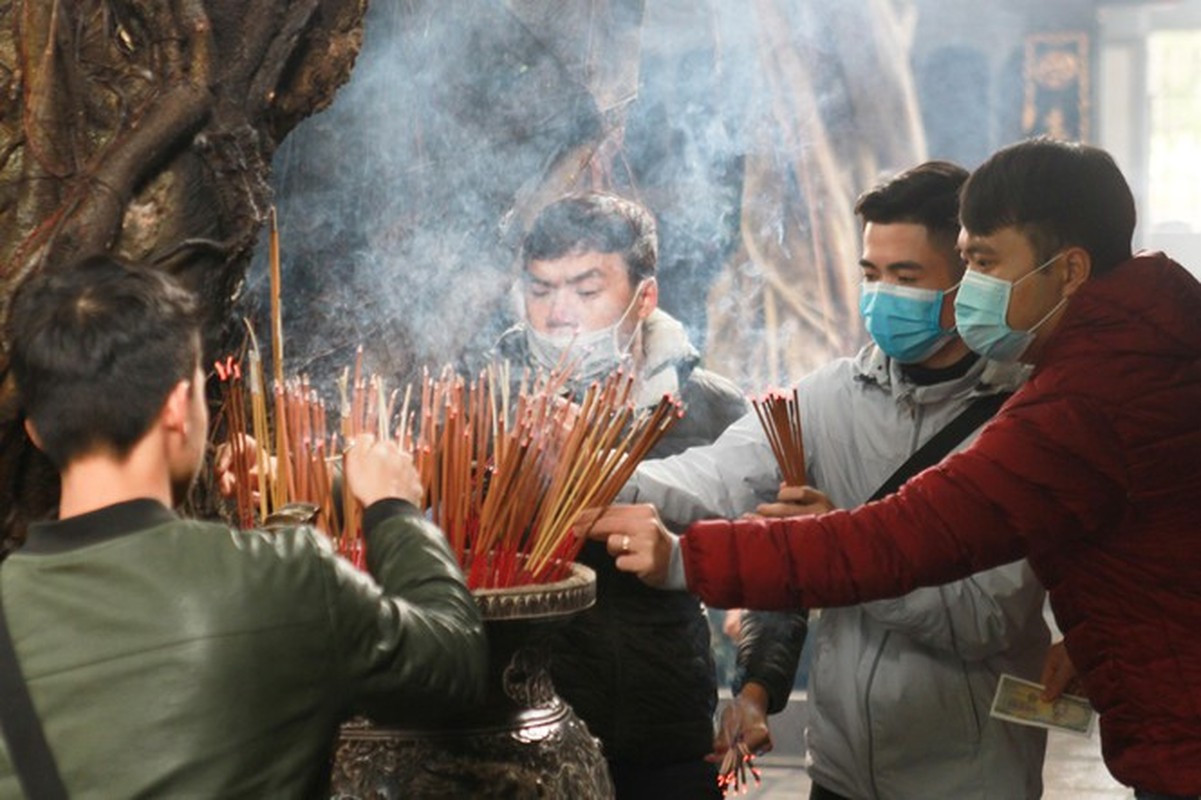 Ha Noi: Chua Ha dong kin nguoi di le Ram thang gieng-Hinh-5