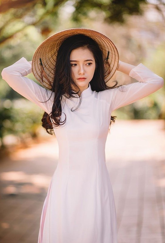 Nu sinh Dak Lak gay thuong nho cuc manh trong bo anh ao dai