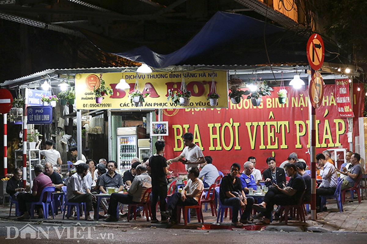 Bat chap Covid-19, nhieu nha hang, quan bia o Ha Noi van dong khach-Hinh-8