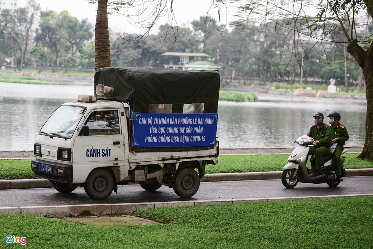 Treo rao, chui vao cong vien de tap the duc nhung ngay cach ly COVID-19-Hinh-4