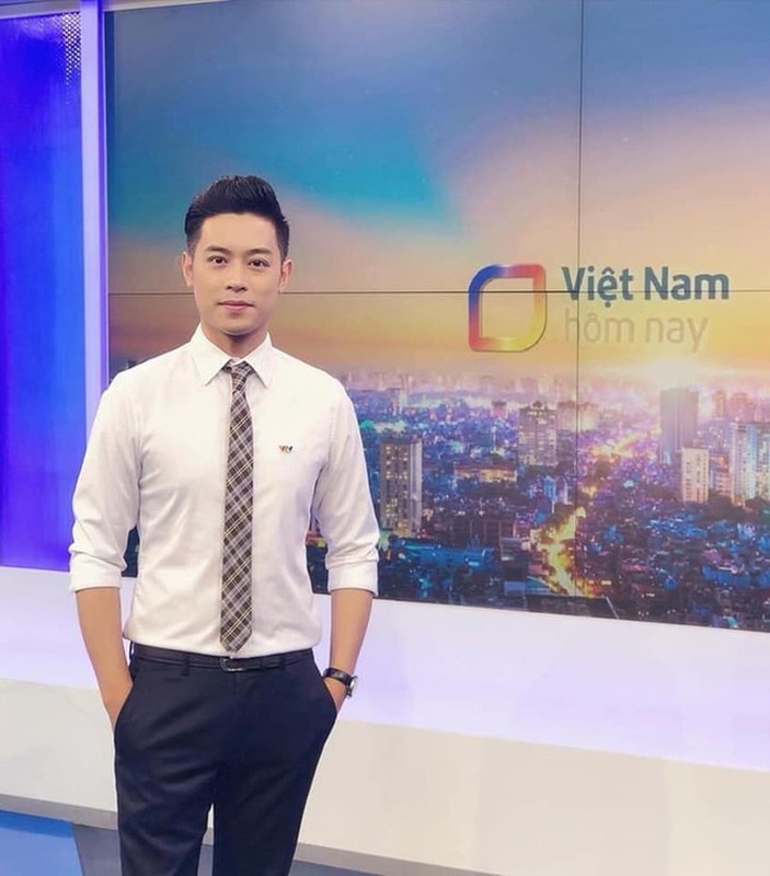 Bat ngo noi ran ran tren mang vi qua dep trai, nam MC VTV bi soi trang ca nhan-Hinh-3