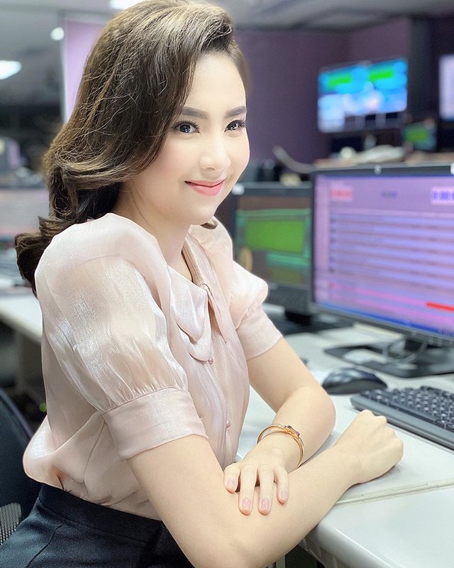 Chup anh ben Hoa hau, nu BTV VTV khong he lep ve nho diem dac biet nay-Hinh-5