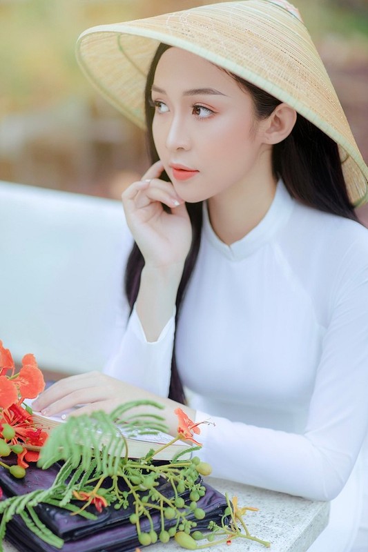 Hoa khoi dai hoc HUTECH khoe anh ao dai dep chet me