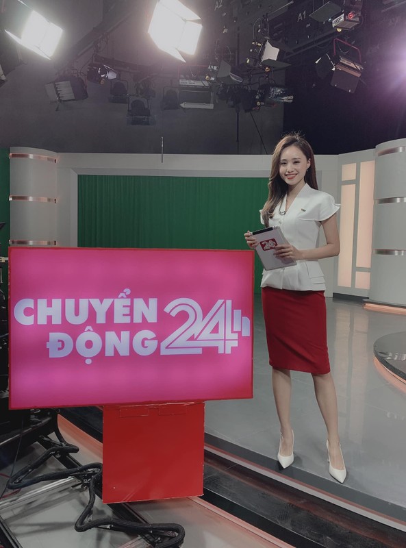 Nu MC VTV khoe thu nhap, so du tai khoan tien ty la ai?-Hinh-4