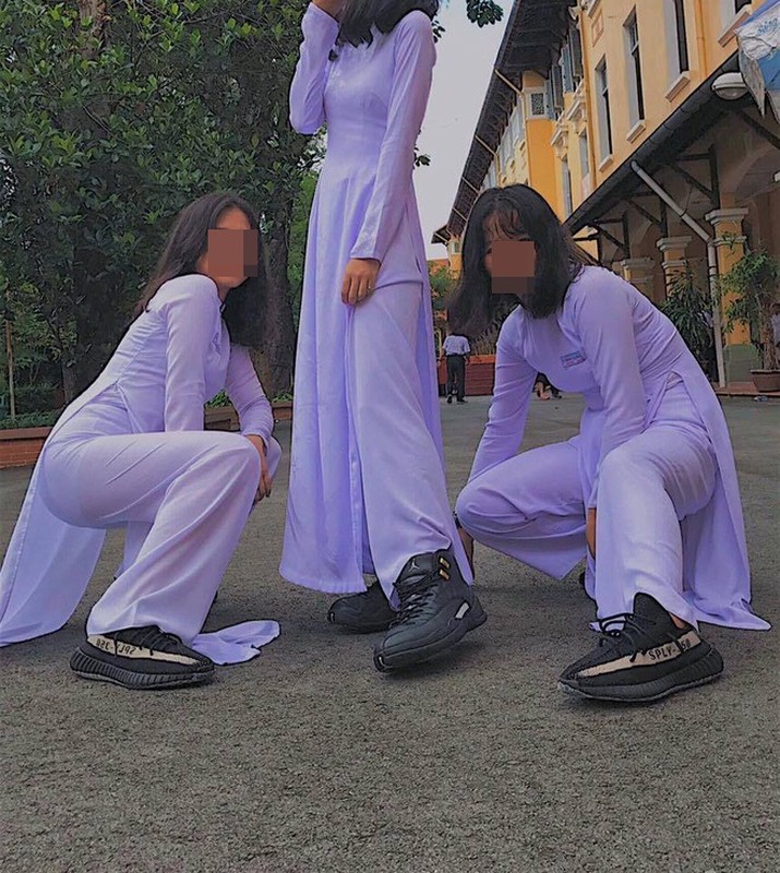 Ao dai Viet bi 