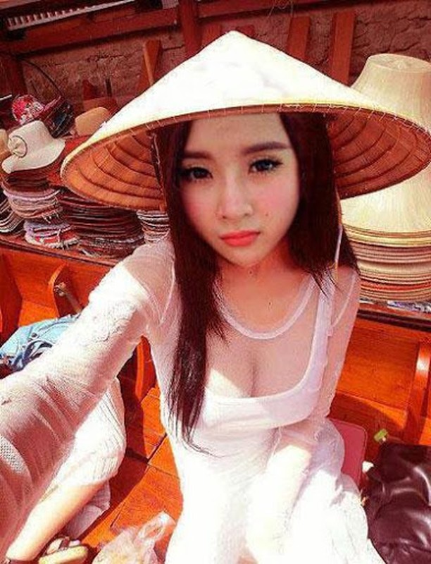 Ao dai Viet bi 