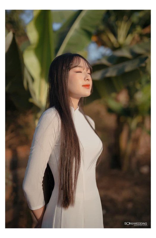 Mac ao dai, nu sinh Dak Nong khien ai nay deu me man-Hinh-2