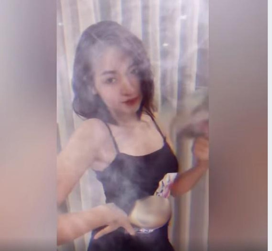 Hot girl “bap can bo” bi chi trich vi man chieu tro PR lo-Hinh-4