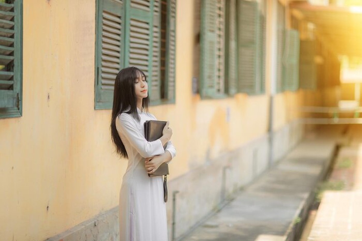 Hau chuyen gioi, Lynk Lee hoa nu sinh trong ta ao dai trang