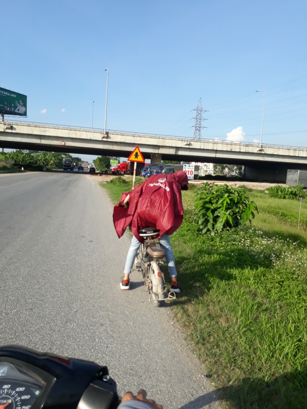 Mac ao mua giua ngay nang, nghe vo ly nhung lai rat thuyet phuc-Hinh-8