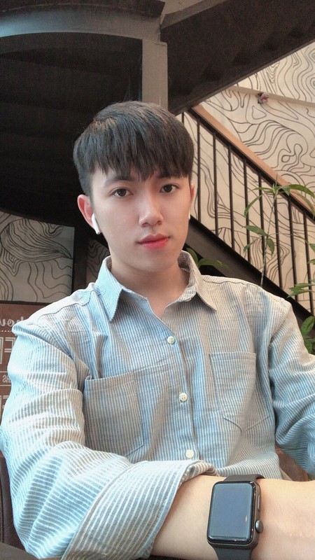 Noi tieng boi ngoai hinh dien trai, dan thay giao hot boy gay sot mang-Hinh-10