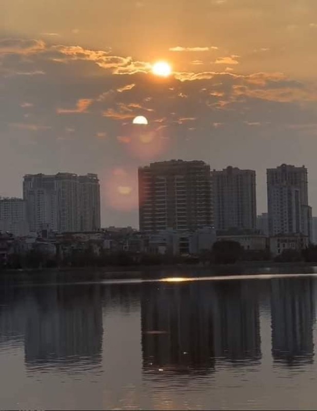 Ky la 2 mat troi xuat hien tren bau troi Ha Noi-Hinh-2