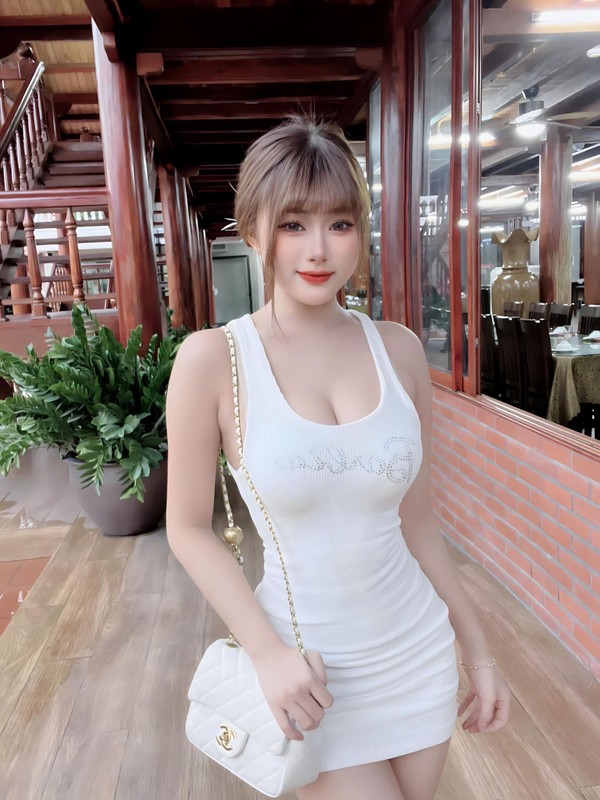 Nhan sac nu vu cong nhay quyen ru trong long o ha long hien tai-Hinh-9