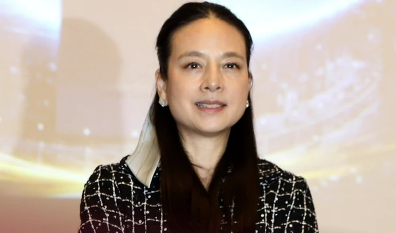 View - 	Nhan sắc nữ Chủ tịch bóng đá Thái Lan sánh vai bên Lisa Blackpink