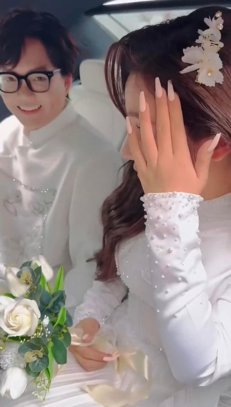 View - 	Phạm Thoại xác nhận đám cưới giả netizen bày tỏ phẫn nộ 