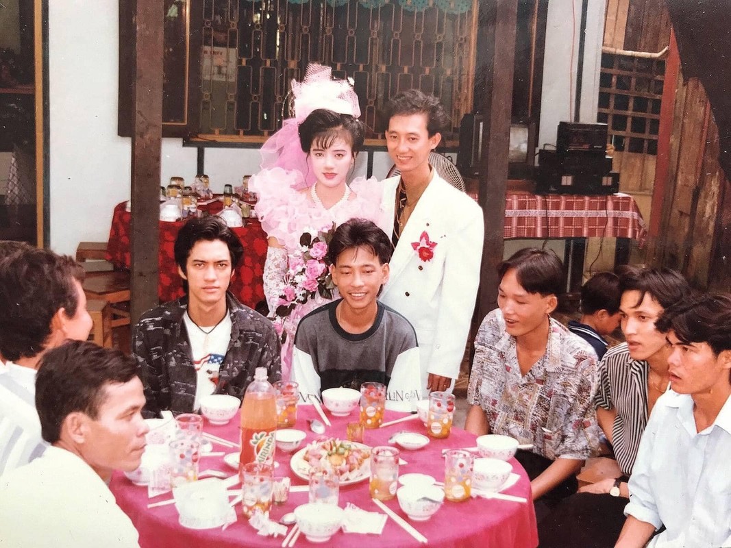 Nhan sac gay “chan dong” cua co dau trong loat anh cuoi nam 1995-Hinh-4