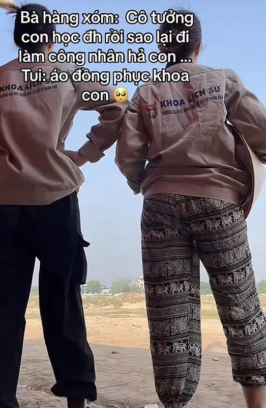 “Cuoi ra nuoc mat” voi nhung hieu lam tu dong phuc truong dai hoc