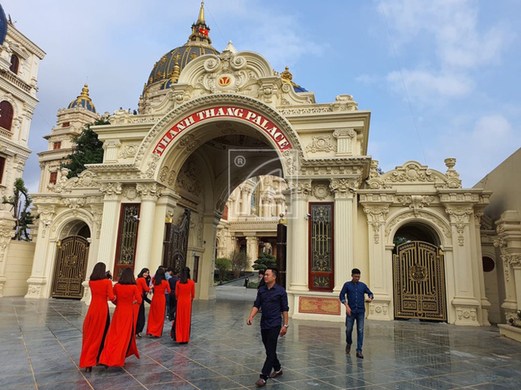 View - 	Khó tin chi tiết này của tòa lâu đài dát vàng đại gia Ninh Bình