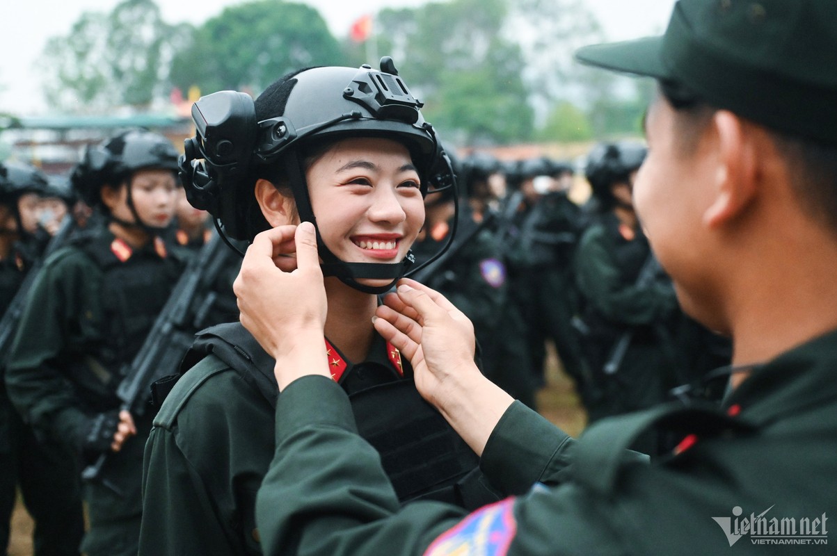 Nhan sac xinh dep cua co gai di dau dieu binh Dien Bien Phu-Hinh-3