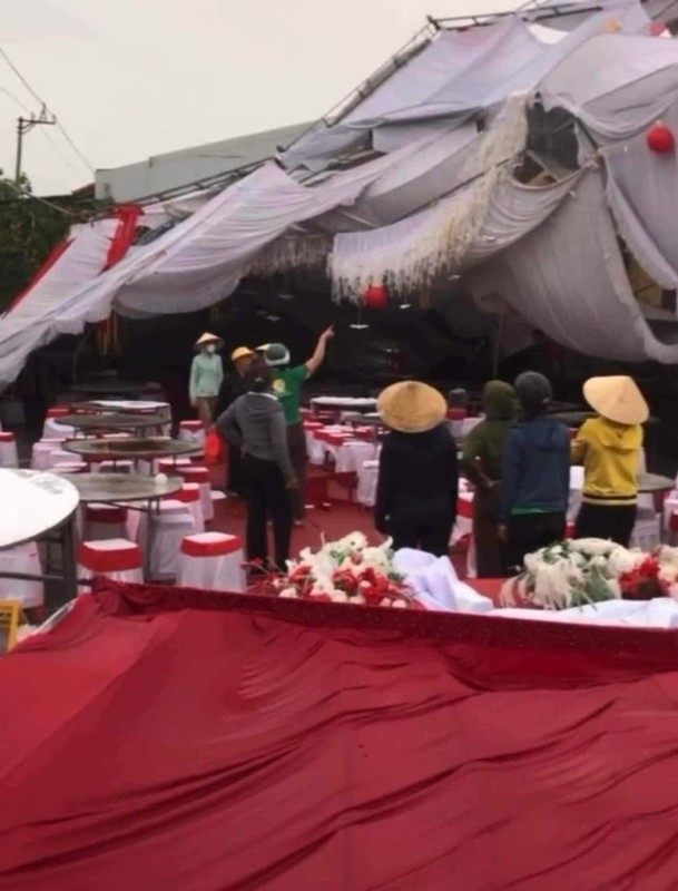 View - 	Rạp đám cưới đổ sập netizen hỏi tội thầy xem ngày